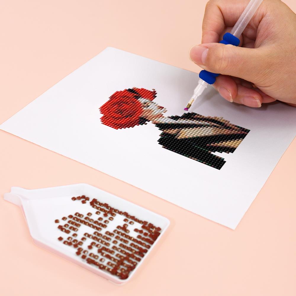 Scarlet Glamour Portraits mini diamond painting – image 8
