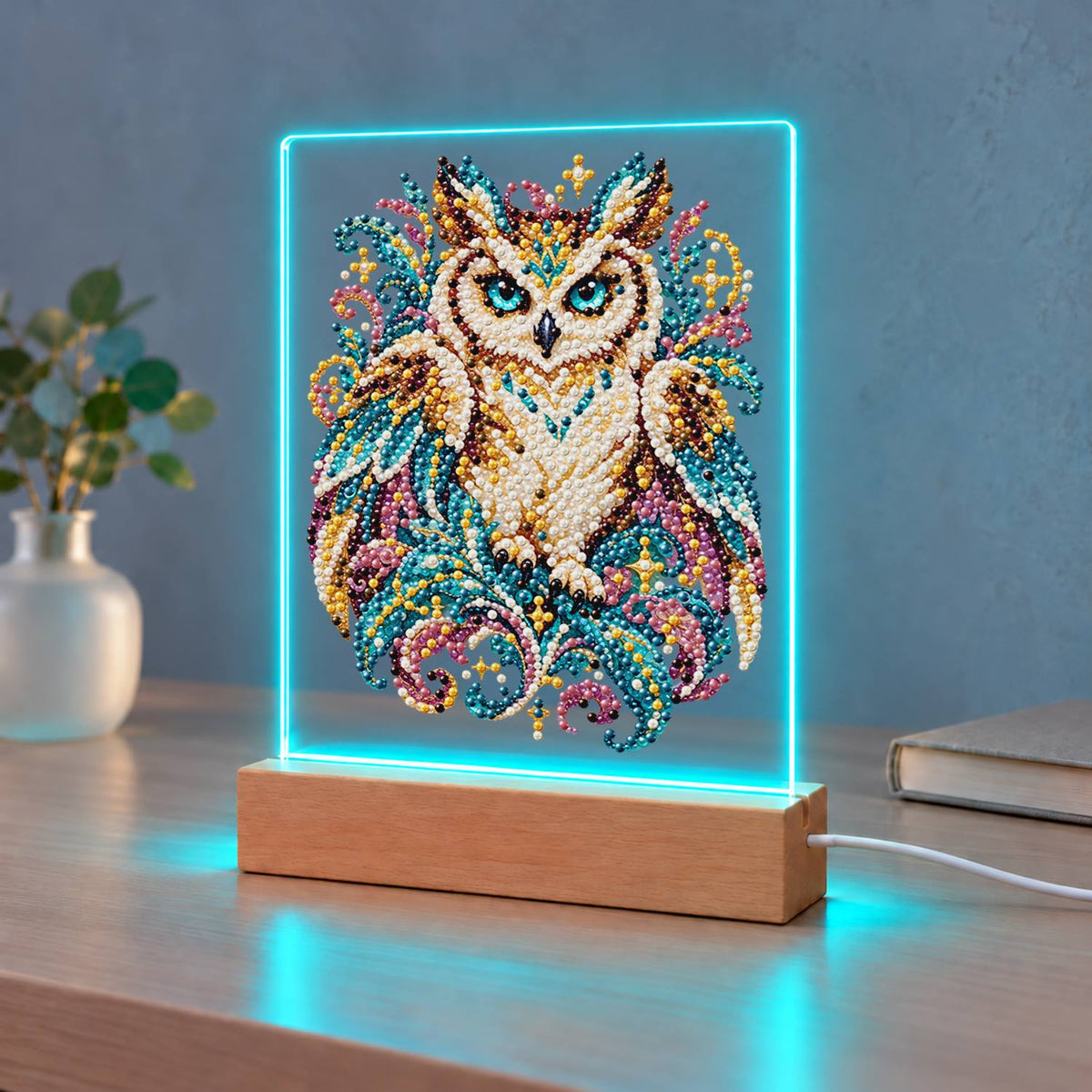 Teal-Eyed Owl in Ornate Plumes (Light-Up Pearl Painting)