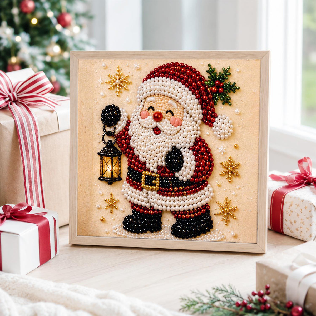 Santa Lighting the Way pearl painting – image 4