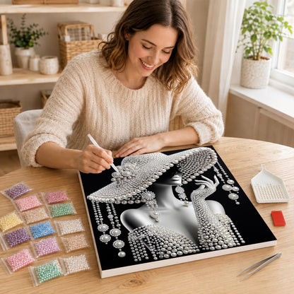 Vintage Glamour in a Wide Brim pearl painting – image 16